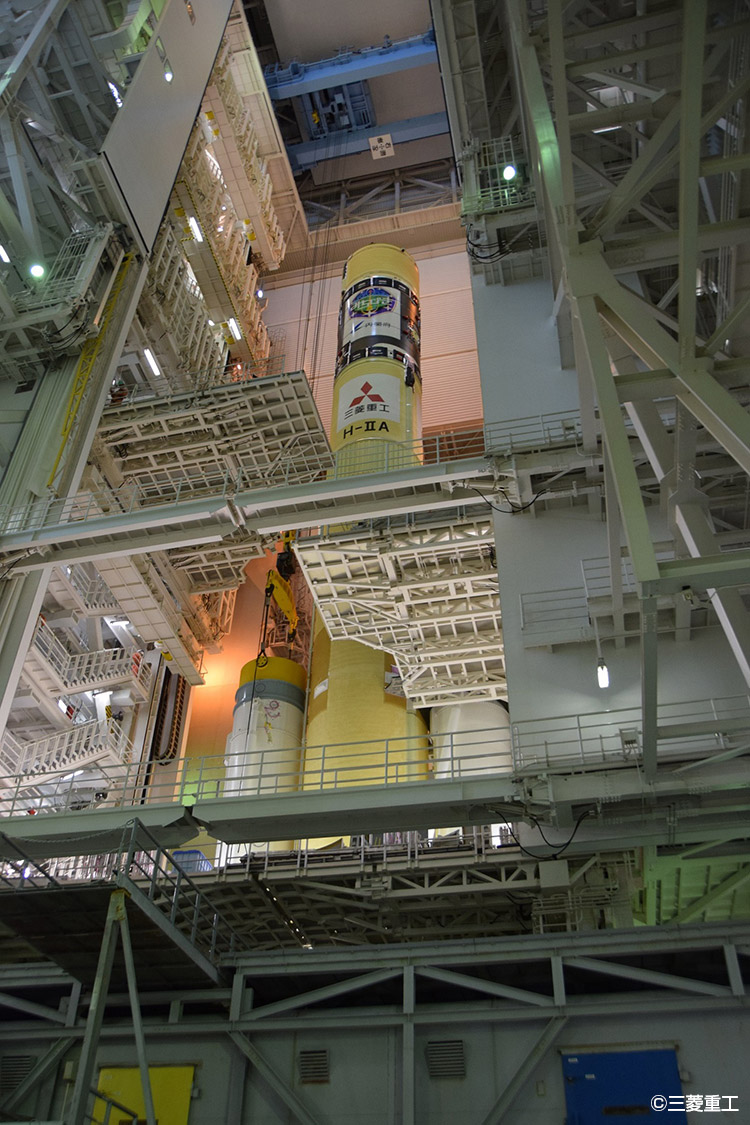 H-IIAロケット44号機の組み立て